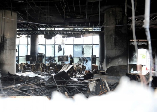 沈陽萬達(dá)廣場(chǎng)發(fā)生火災(zāi)致9死9傷 墻體爆裂(圖)