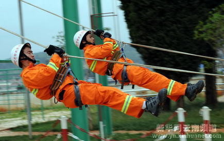 公安消防部隊(duì)舉行畢業(yè)閱兵表演