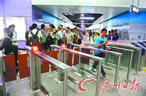 廣州無(wú)人駕駛地鐵試行 6560人嘗鮮稱(chēng)好拉風(fēng)(圖)