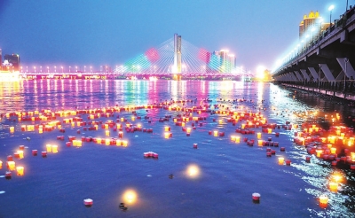 第三屆吉林市河燈文化節(jié) 河燈點(diǎn)亮江城夜