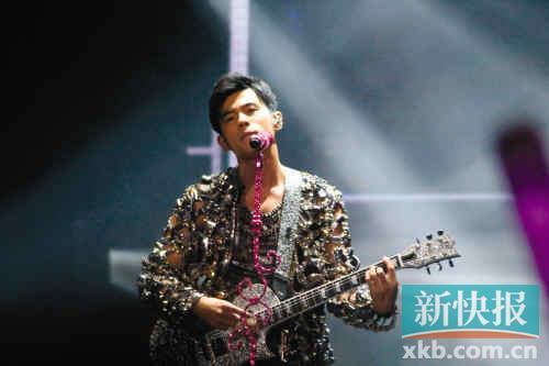 周杰倫演唱會(huì)秀“人魚線+八塊腹肌” 歌迷尖叫