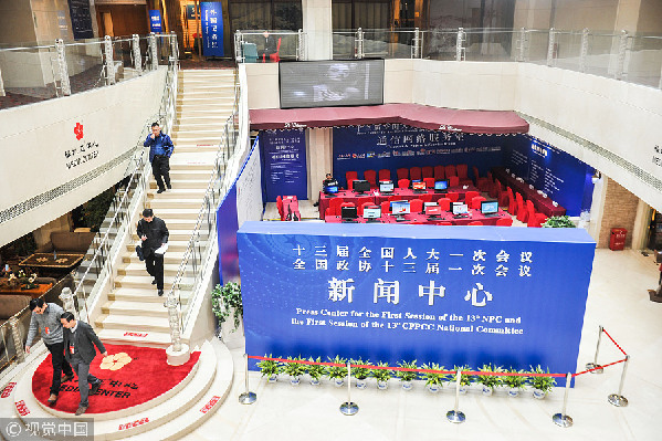 2018全國兩會(huì)首次開啟代表委員通道