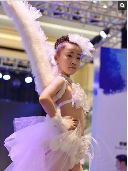 商場(chǎng)舉辦少兒“維密秀”遭批