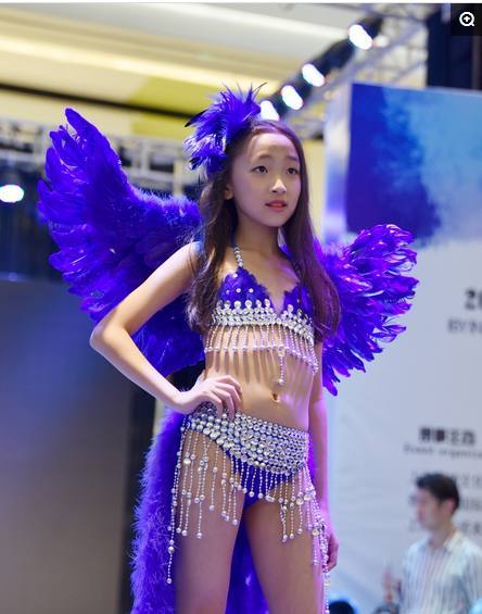 商場(chǎng)舉辦少兒“維密秀”遭批