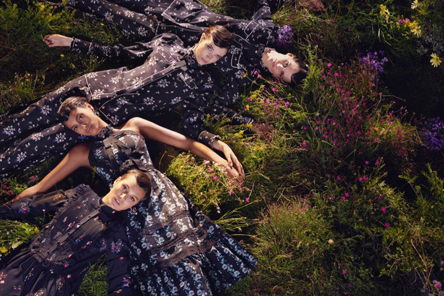 盤(pán)點(diǎn)2017年的時(shí)尚瞬間（組圖）