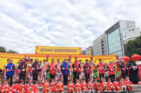 這些年，春節(jié)已經(jīng)走出國(guó)門，各國(guó)都在跟我們一起過(guò)年