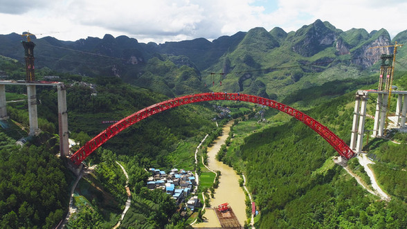 Longest span arch bridge achieves new milestone in Guizhou