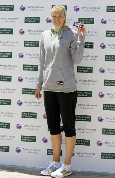 莎拉波娃發(fā)球超摩托車車速 美少女馬德里速度至上